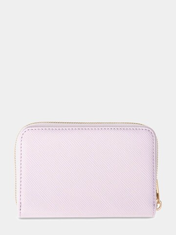 GUESS Wallet 'Patsie' in Purple