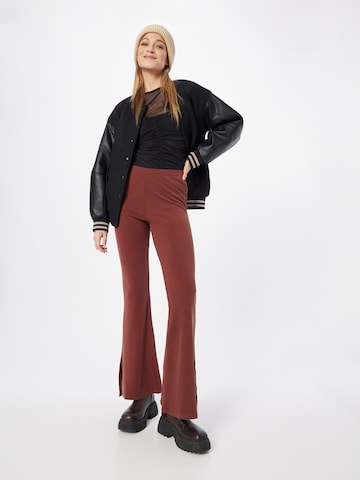 évasé Pantalon Nasty Gal en marron