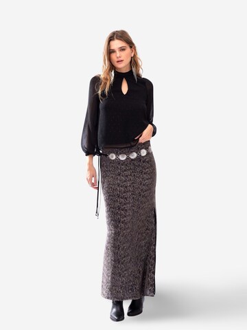 THE-ARE - Blusa em preto