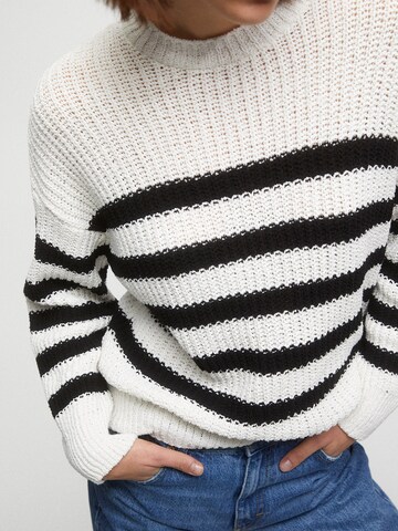Pull&Bear Пуловер в бяло