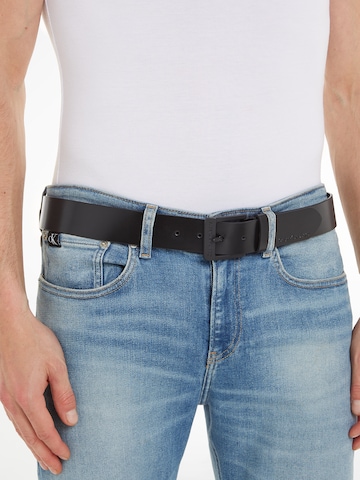 Cintura 'CLASSIC' di Calvin Klein Jeans in nero: frontale