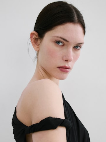 Rochie 'TORY' de la MANGO pe negru