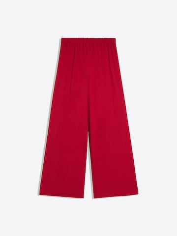 Bershka Široke hlačnice Hlače z naborki | rdeča barva