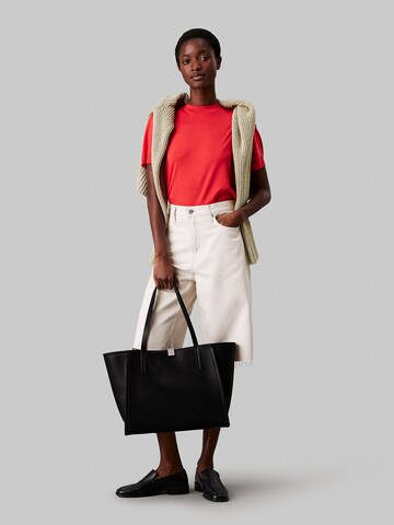 Calvin Klein Shopper in Schwarz