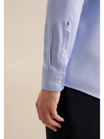 Coupe regular Chemise business 'Schwarze Rose' SEIDENSTICKER en bleu