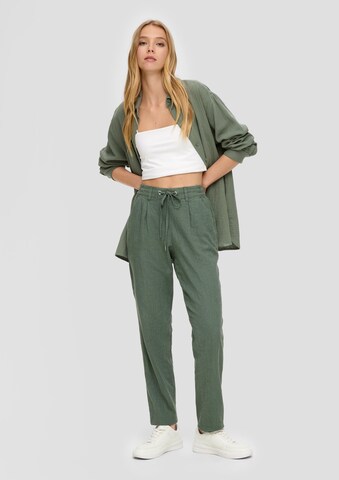 QS Regular Pleat-Front Pants in Green