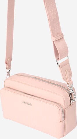 Sac à bandoulière Calvin Klein en rose : devant