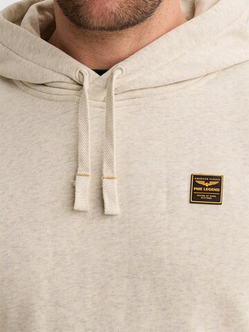 PME Legend - Sudadera 'Hoodie with rubber badge and kangaroo pocket' en blanco