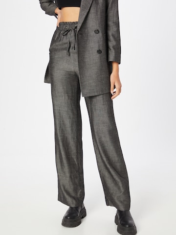 Sisley Loose fit Pants in Grey: front