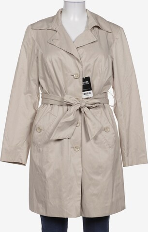 Madeleine Jacket & Coat in XL in White: front