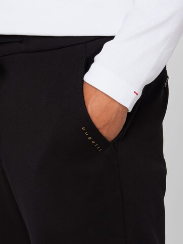 Regular Pantaloni de la bugatti pe negru