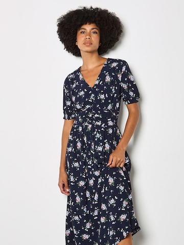 Robe Apricot en bleu