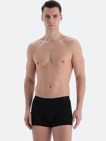 Boxer di Dagi in nero: frontale