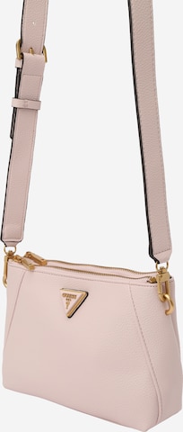 GUESS Skuldertaske 'Laryn' i pink