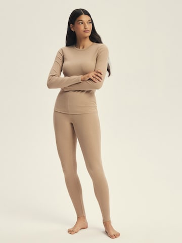 Maglietta 'Figurbetontes Ripp-Langarmshirt aus Viskosemix, Jody 2' di ESOTIQ in beige