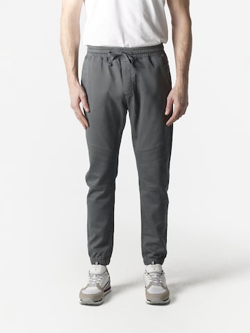 KOROSHI Tapered Housut värissä vihreä