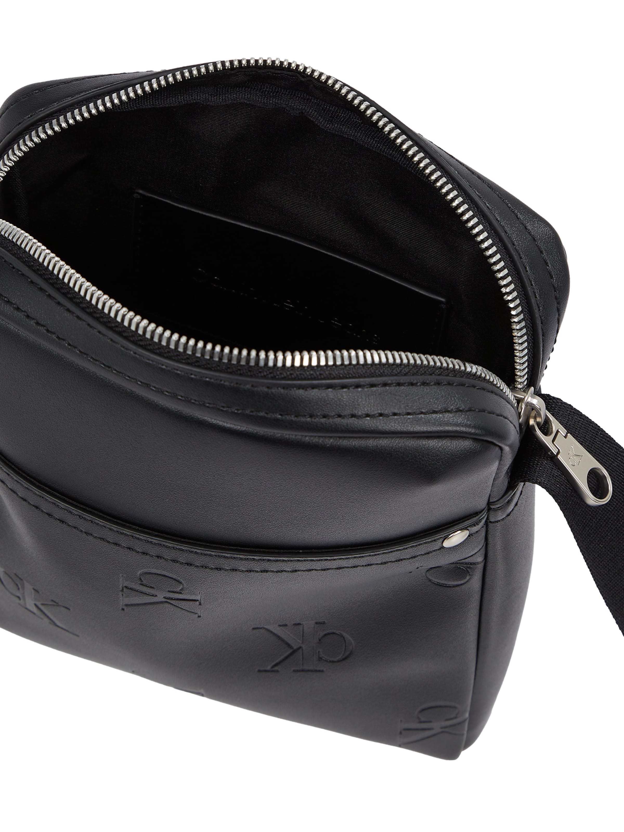 Calvin Klein Taška cez rameno - Čierna