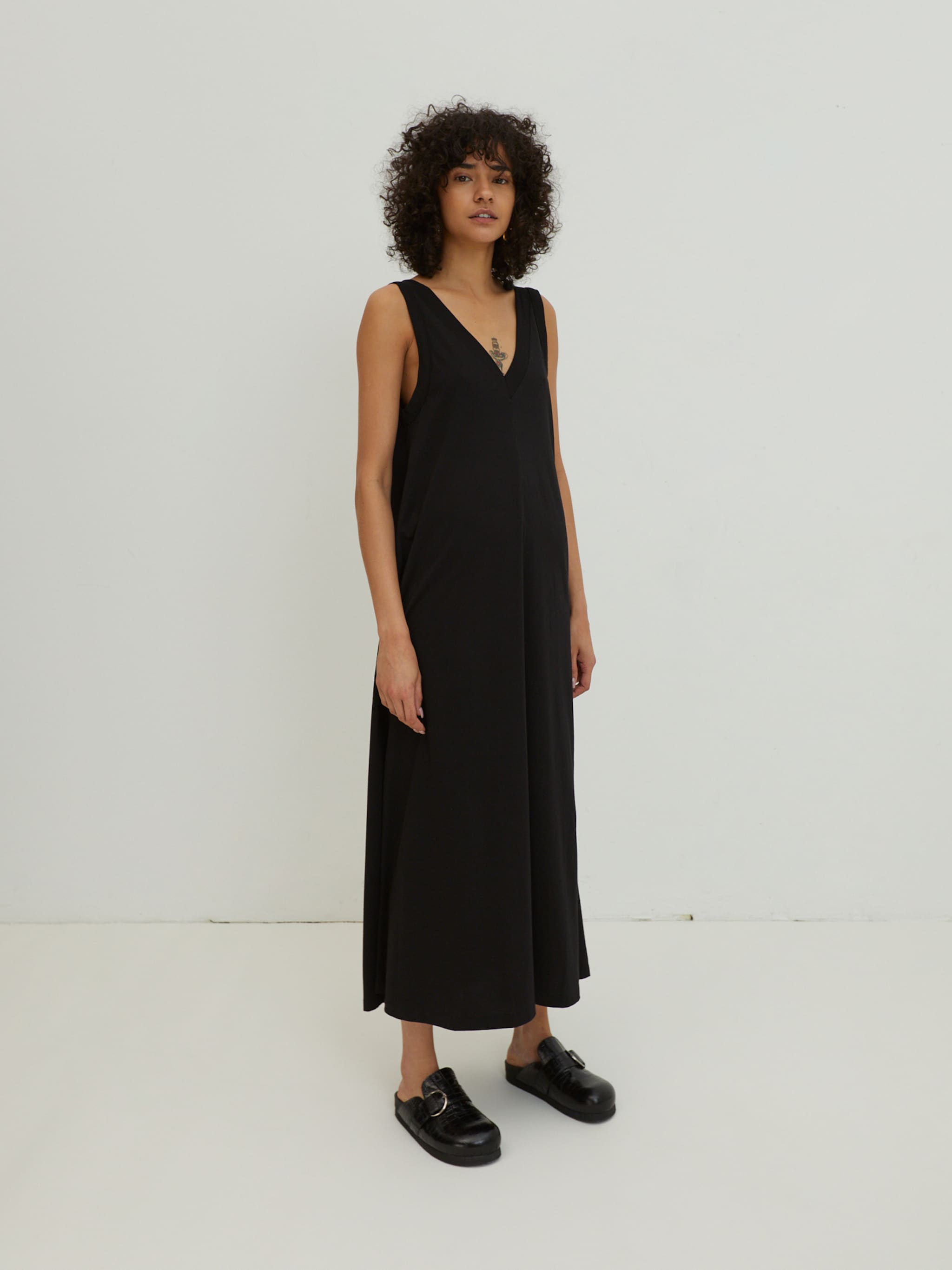EDITED Productos Vestido 'Henley' negro