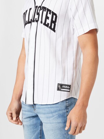 HOLLISTER - Ajuste regular Camisa en blanco