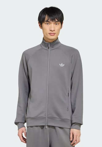 ADIDAS ORIGINALS - Casaco em moletão 'Trefoil Essentials' em cinzento: frente