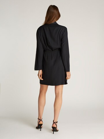 Robe TOMMY HILFIGER en noir : derrière