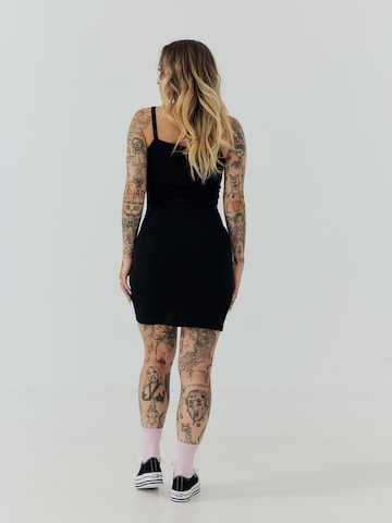 Robe 'Alva' ABOUT YOU x Sharlota en noir