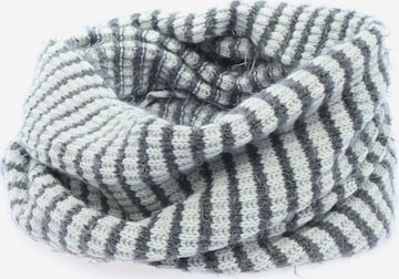Lecomte Scarf & Wrap in One size in Grey: front