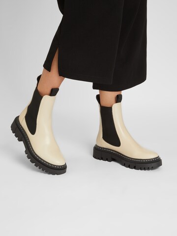 Tamaris Chelsea boots in Beige: front