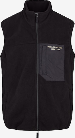 Twelvesixteen 12.16 Vest in Black: front
