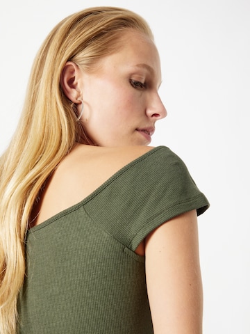 ABOUT YOU Shirt 'Mele' in Groen