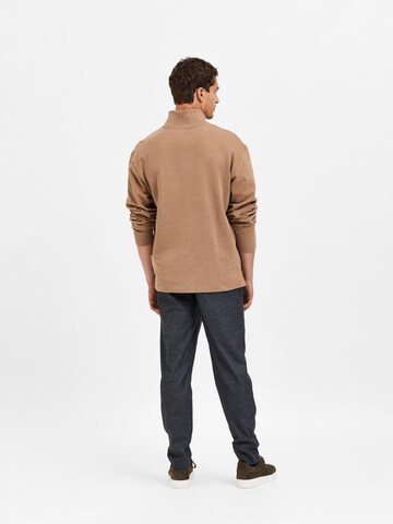 SELECTED HOMME Sweatshirt 'Keiran' in Braun