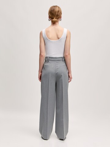 Loosefit Pantaloni 'Kaj' di EDITED in grigio
