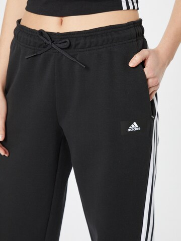 ADIDAS SPORTSWEAR Tapered Παντελόνι φόρμας 'Future Icons 3-Stripes' σε μαύρο