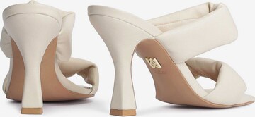 Kazar Pumps in Beige