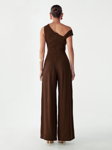 BWLDR Jumpsuit 'Fergie' in Bruin: terug