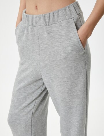 Koton Tapered Broek in Grijs