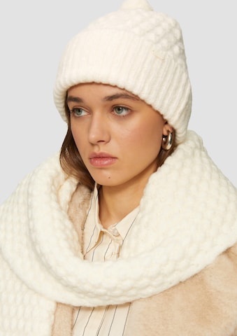 QS Muts in Beige: voorkant