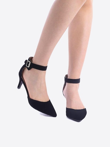 Dream Pairs Pumps in Black