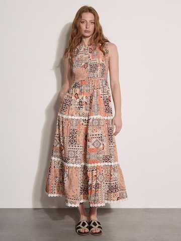 Robe d’été ' ' Apricot en rouge : devant