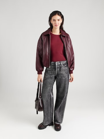 Tricou 'Vanessa' de la ABOUT YOU pe roșu