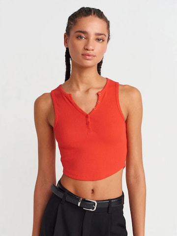 Dilvin Blouse in Rood: voorkant