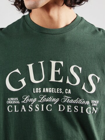 GUESS Μπλουζάκι 'CLASSIC' σε πράσινο