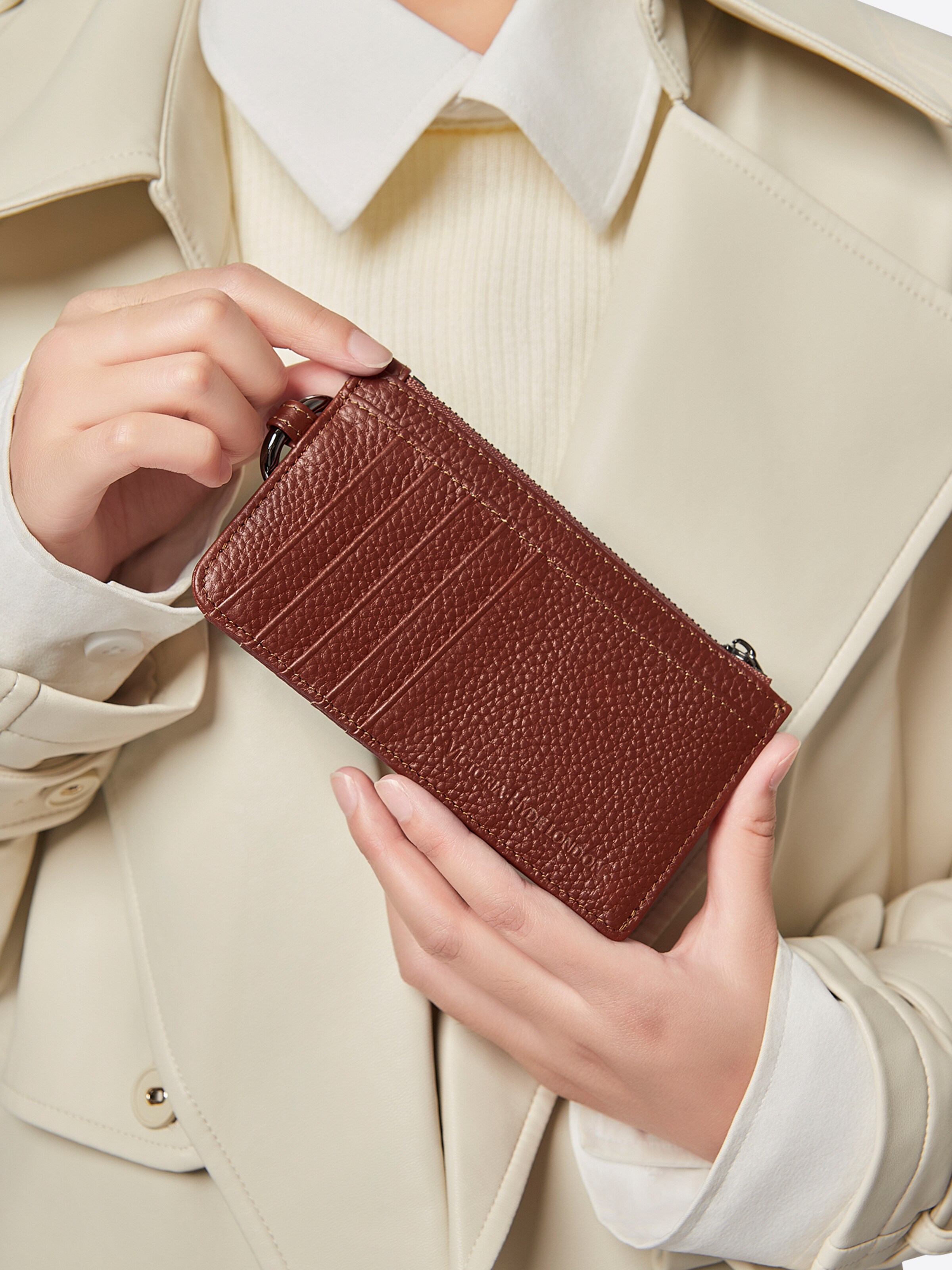 Victoria Hyde Portemonnee 'Jov ' in Bruin: voorkant