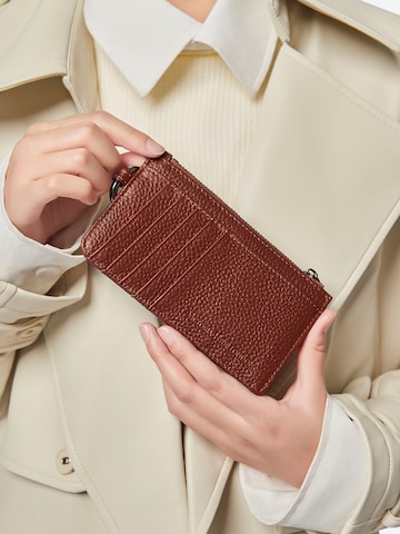 Victoria Hyde Portemonnee 'Jov ' in Bruin: voorkant