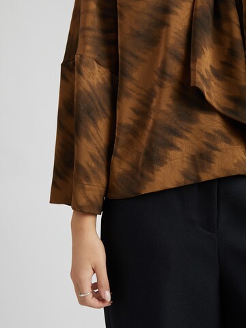 Peppercorn - Blusa 'Samira' em castanho