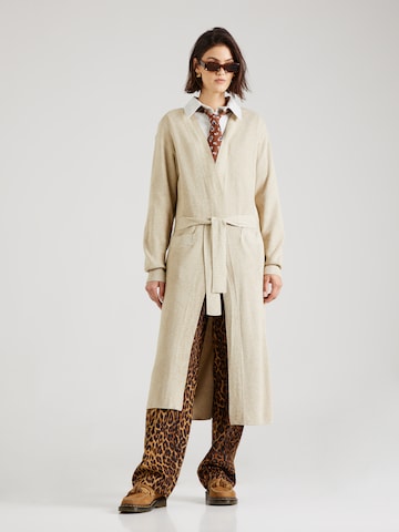 Giacchetta di Mavi in beige: frontale