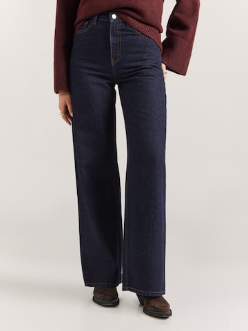 Tatiana Zidekova Wide leg Jeans in Blue: front
