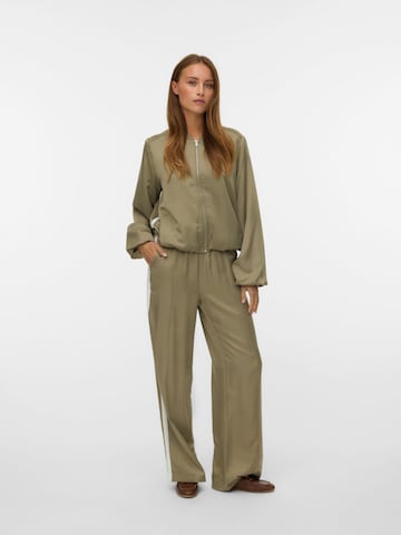 VERO MODA Baggy Trousers 'Vina' in Green: front
