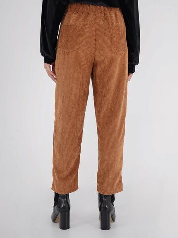 FRESHLIONS Tapered Bandplooibroek 'Selma' in Bruin