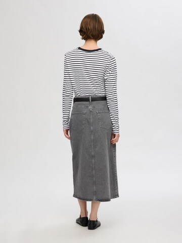 Tricou de la SELECTED pe negru
